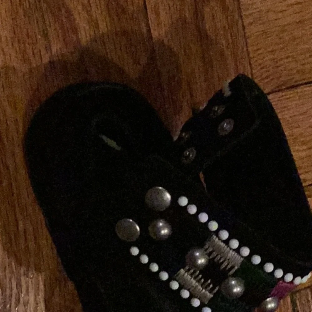 Leather Studded Accents Sandals - Picture 5 of 6